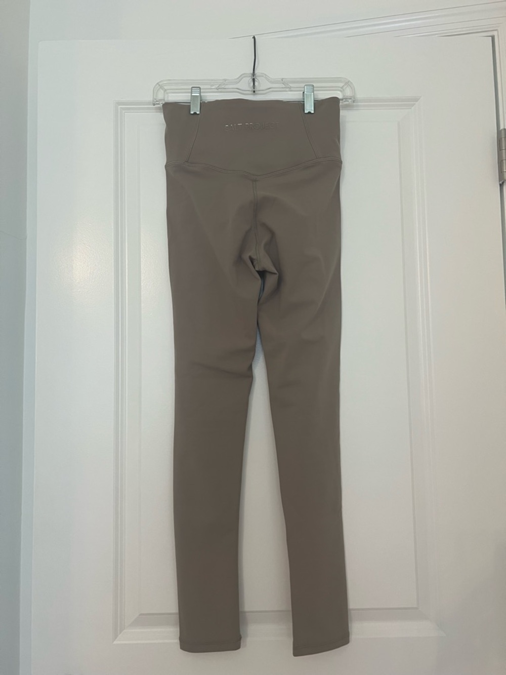 High-Waist Sculpting Leggings in Taupe - Women - Picture 3 of 5